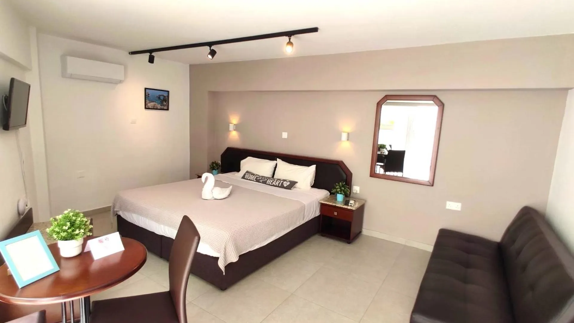 Napa City Apartments Ajía Nápa