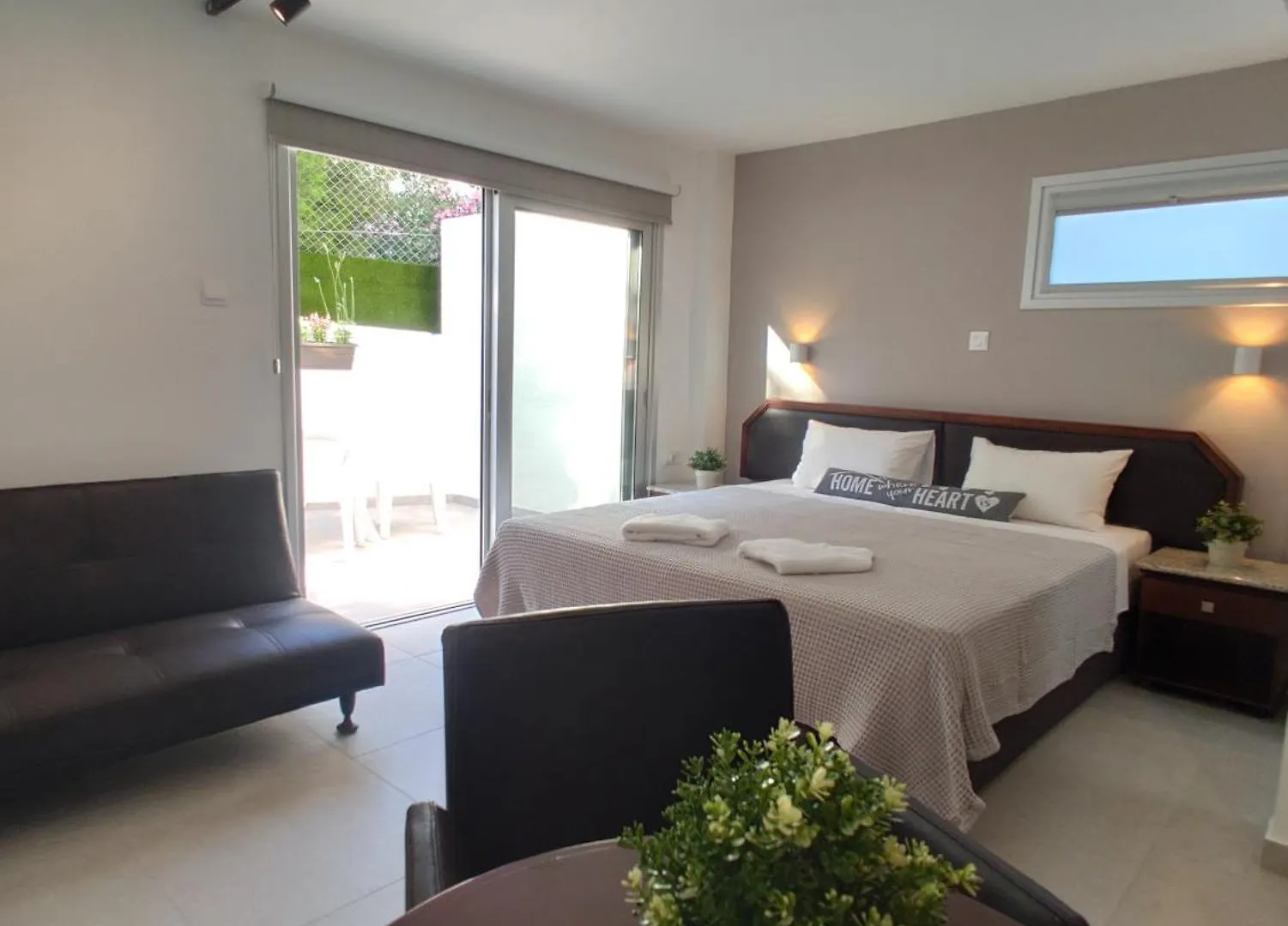 Napa City Apartments Ajía Nápa