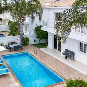Luxvillasrentals Willa